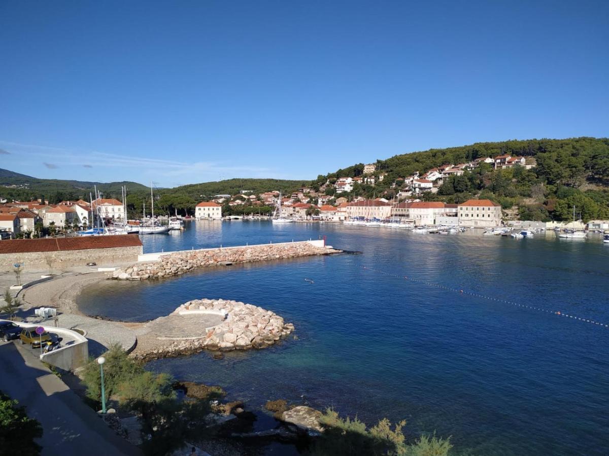 Apartments Peronja Jelsa Seafront Exterior photo