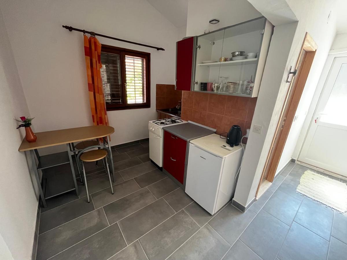Apartments Peronja Jelsa Seafront Exterior photo