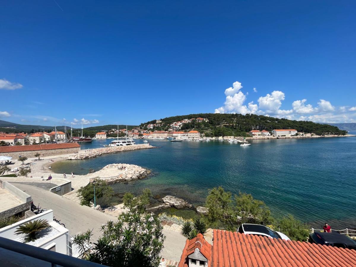 Apartments Peronja Jelsa Seafront Exterior photo