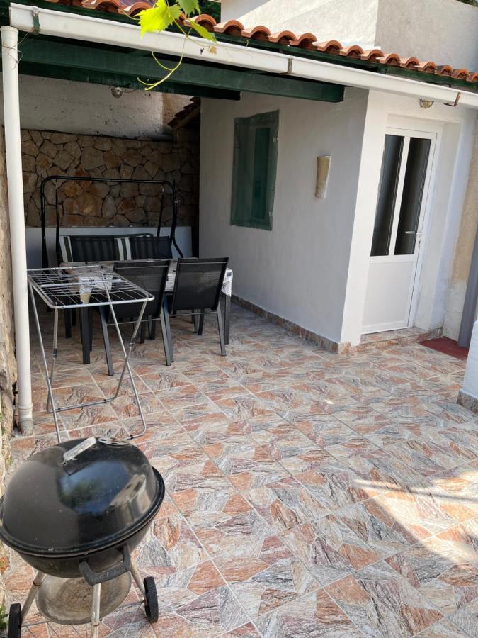 Apartments Peronja Jelsa Seafront Exterior photo