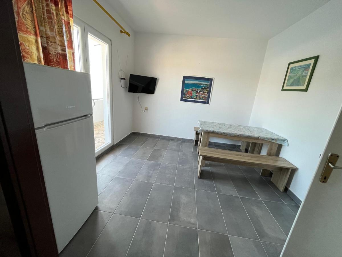 Apartments Peronja Jelsa Seafront Exterior photo