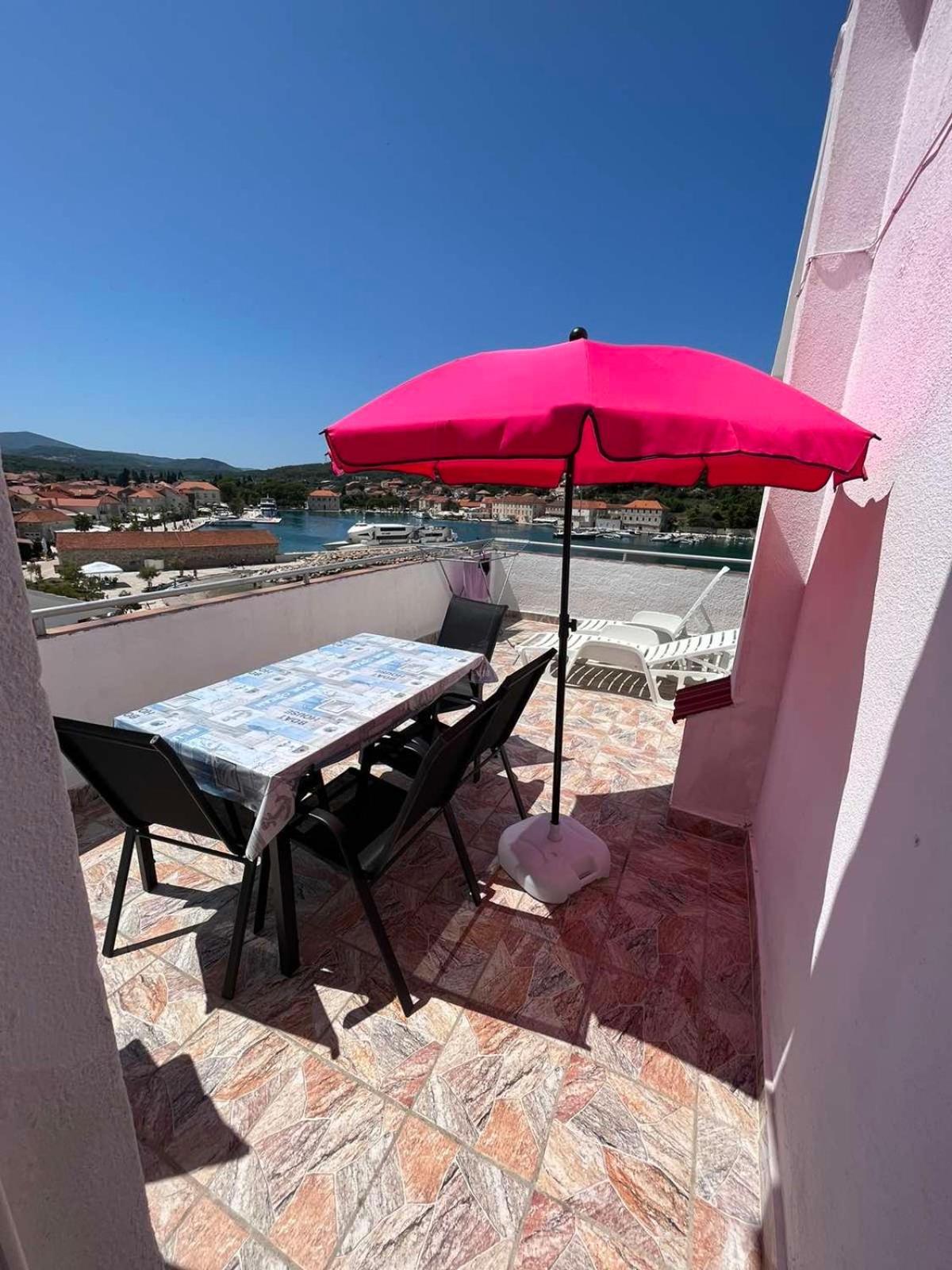 Apartments Peronja Jelsa Seafront Exterior photo