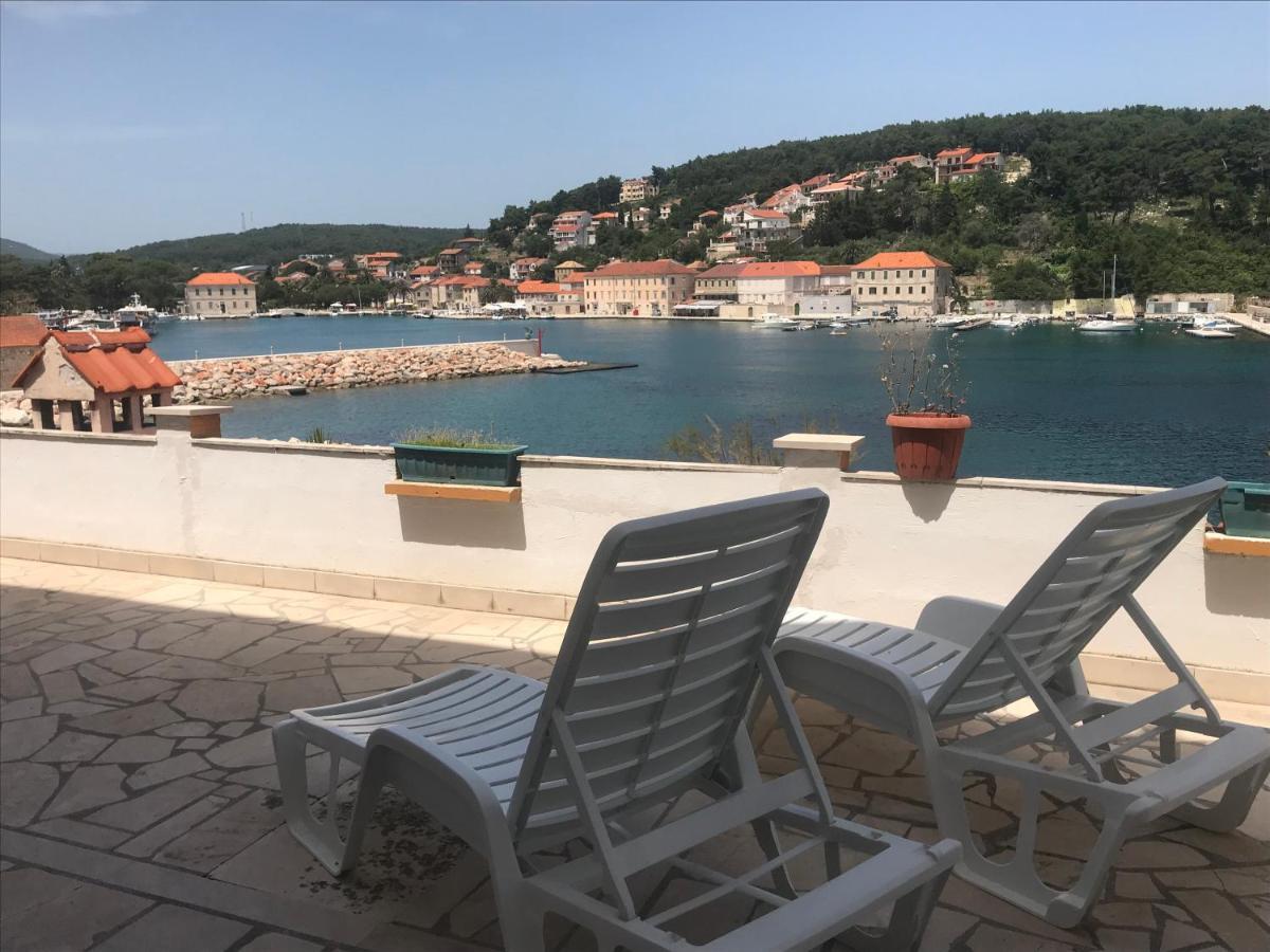 Apartments Peronja Jelsa Seafront Exterior photo